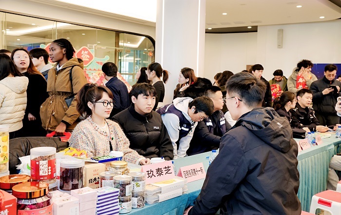 笃学四中全会精神 凝心聚力共赴新程 ——宝山区税务局积极参与主题宣传活动