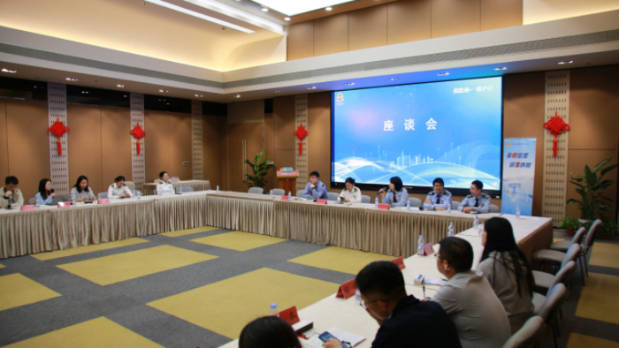 税惠赋能 护航“走出去”企业——区税务局联合奉贤海关、区经委举办政策宣讲暨首席联络员签约仪式