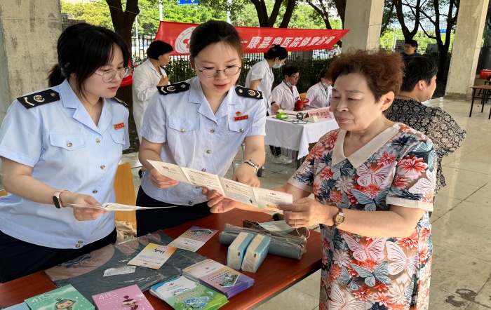 走进社区话税收，服务群众零距离——嘉定区税务局开展税收宣传便民服务