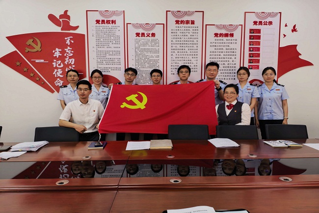 金山区税务局联合中国工商银行金山亭林支行开展涉税反诈宣传