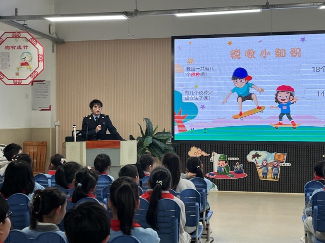 税宣春风拂校园 普法细雨润心田——闵行区税务局走进汽轮科技实验小学开展“陇税苗园”系列活动