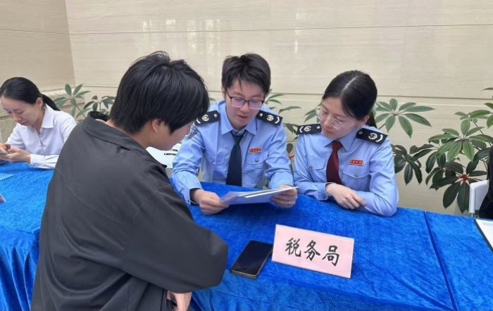 常态共建聚合力 靶向护航助发展——普陀区税务局进园区开展志愿服务