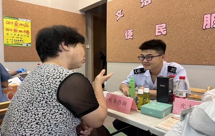 虹口区税务局走进江湾街道社区开展税惠便民服务活动