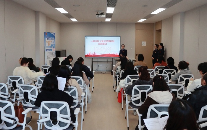 税宣赋能强服务 新政落地促发展——区局多措并举开展增值税法宣讲活动