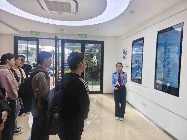 青春实践探新知 税校联动促发展