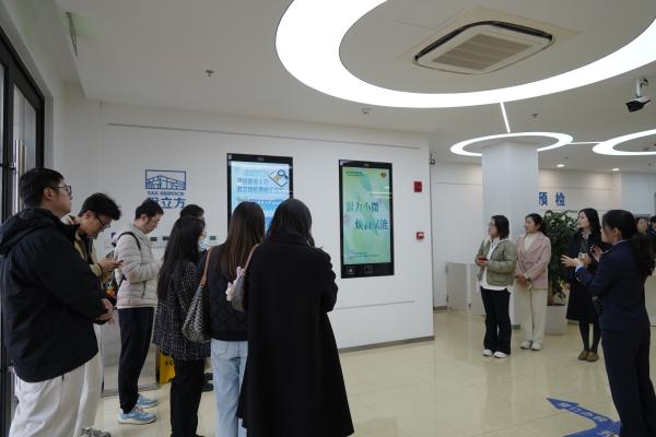 智慧服务新体验 青春聚力促发展