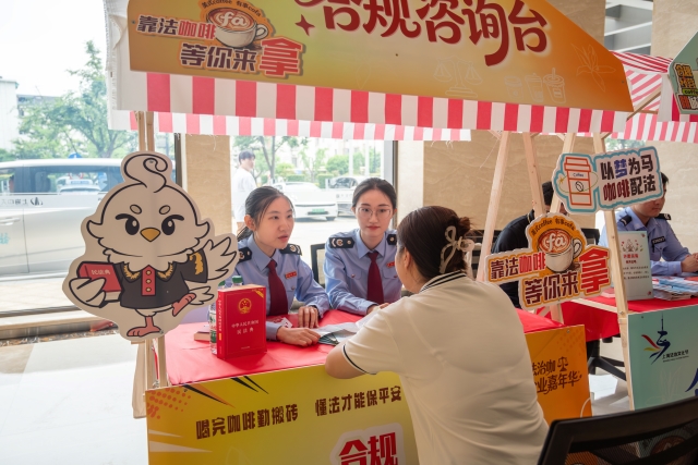 区局组织开展“税收法治护航高质量发展”主题宣传活动