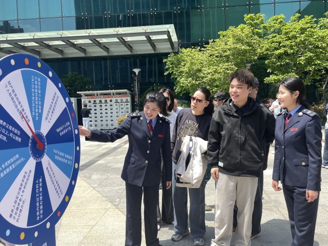 青春税宣赴江浦 趣味普法惠万家